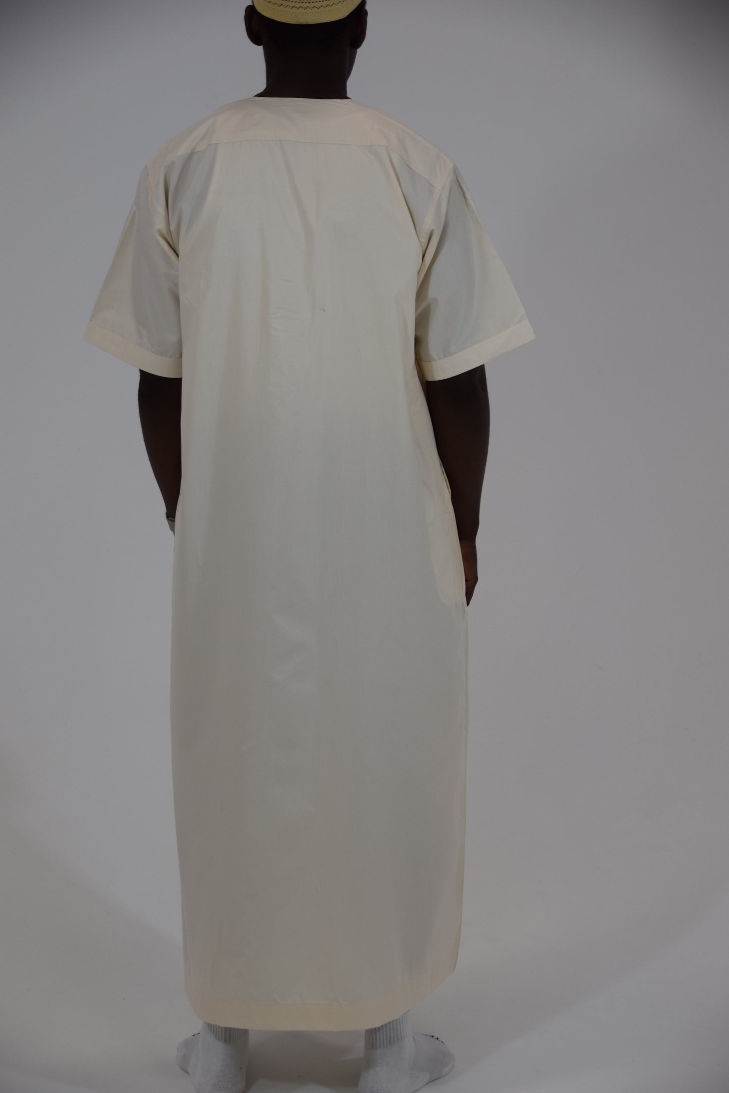 Thobes Hannawi Manga Corta (Dorado claro)