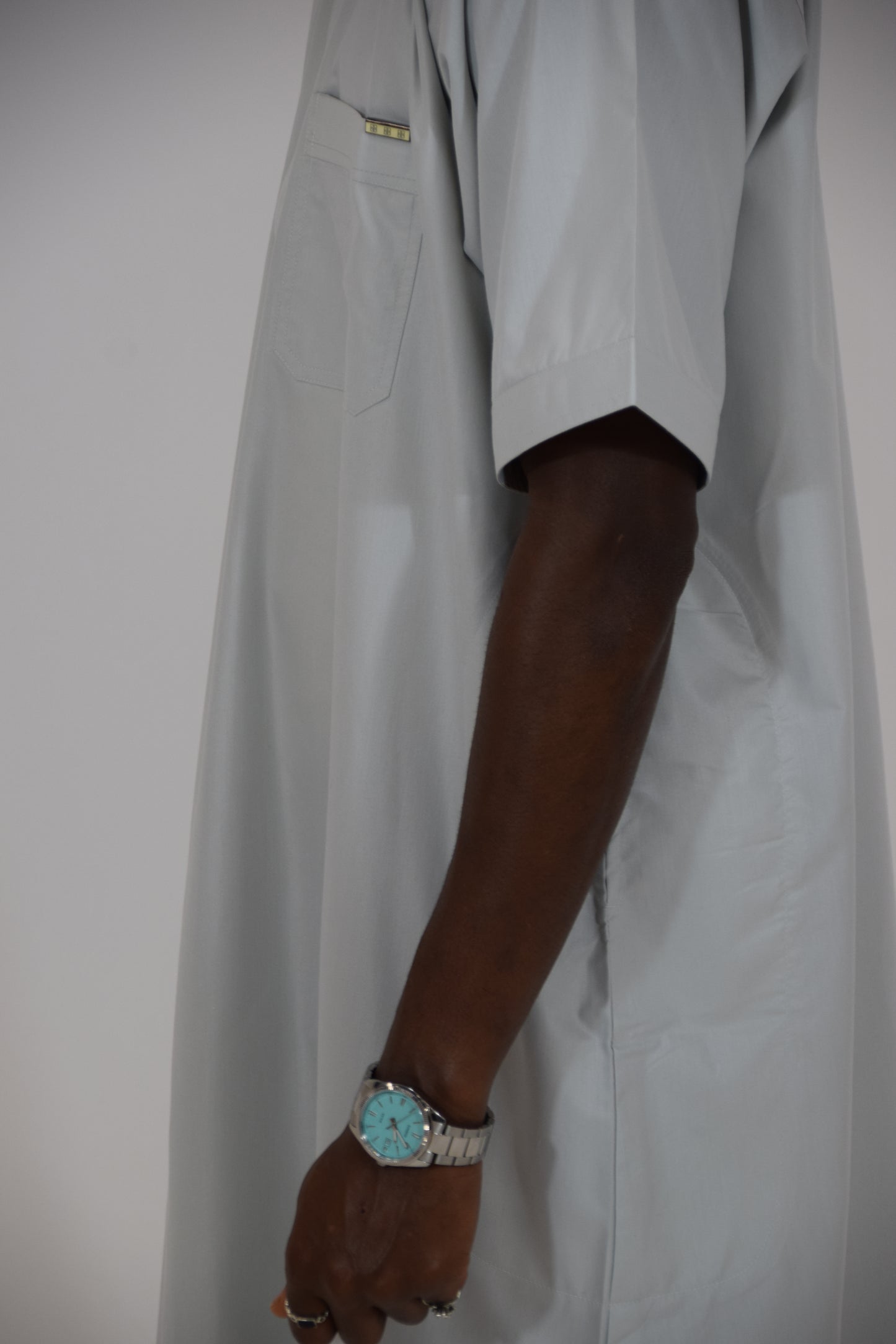 Thobes Hannawi Manga Corta (Azul cielo)