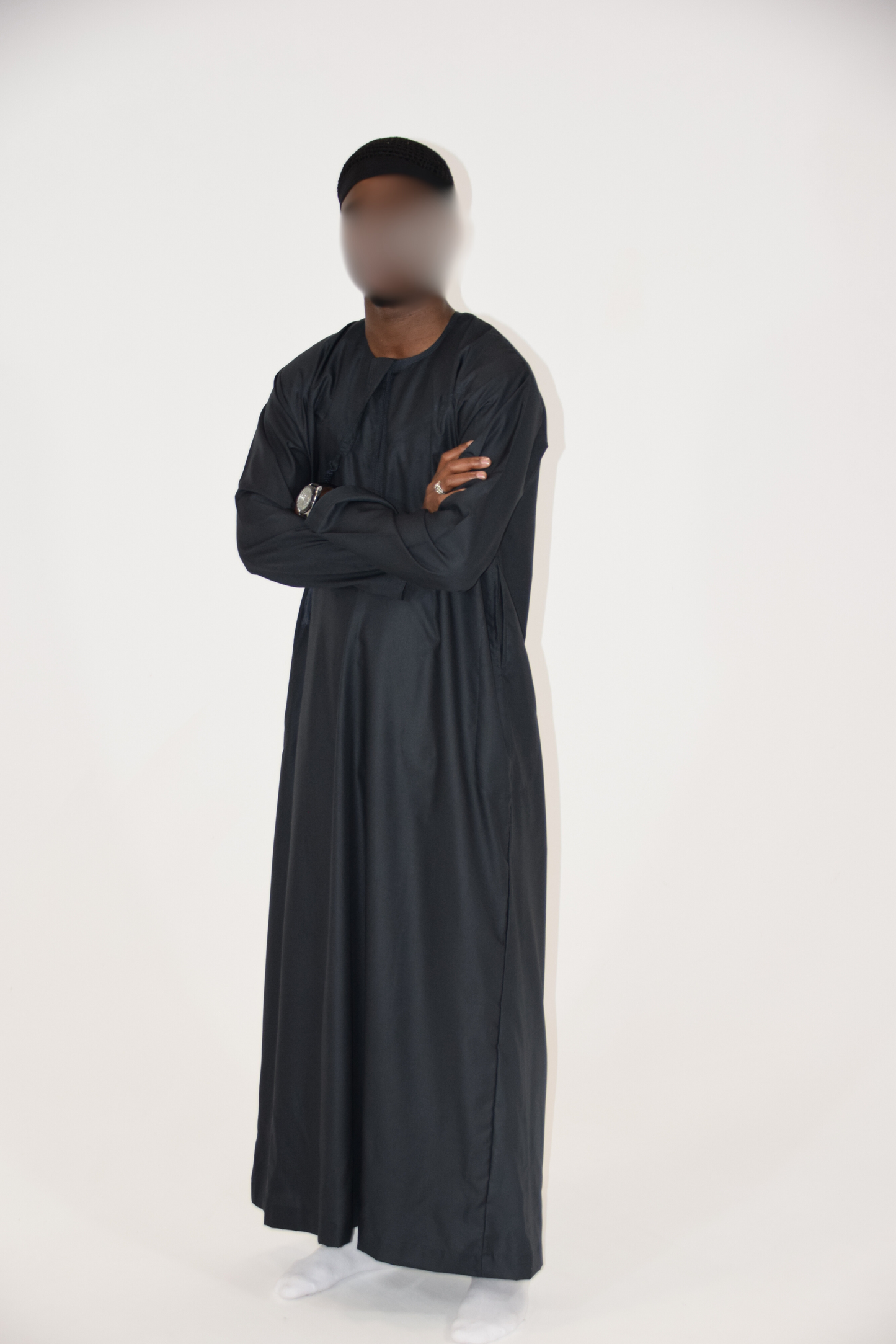 Thobe Emirati Hannawi (Azul muy oscuro)
