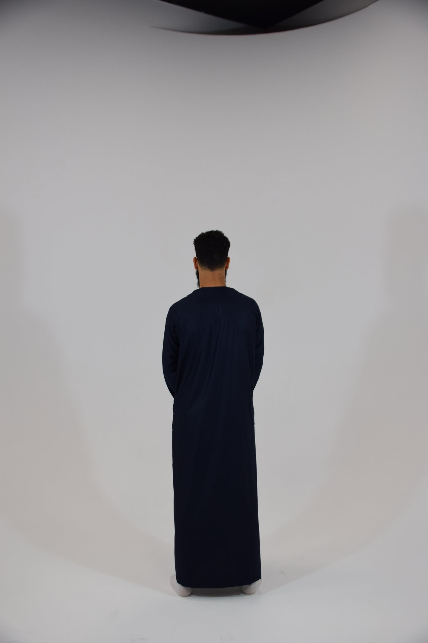 Thobe Emirati Hannawi (Azul marino oscuro)