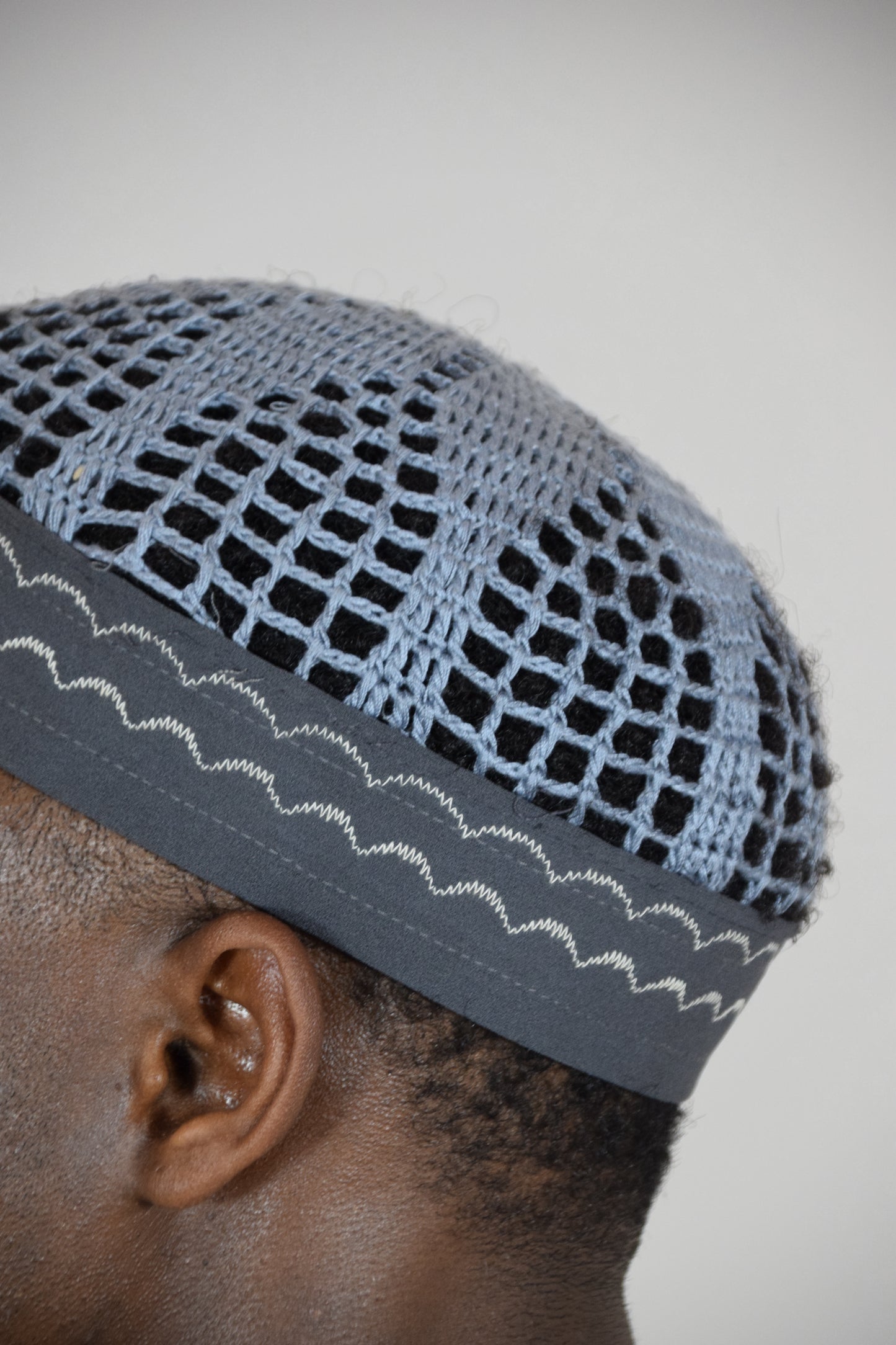 Kufi Egipcio Bordado Clásico – Azul claro y Gris
