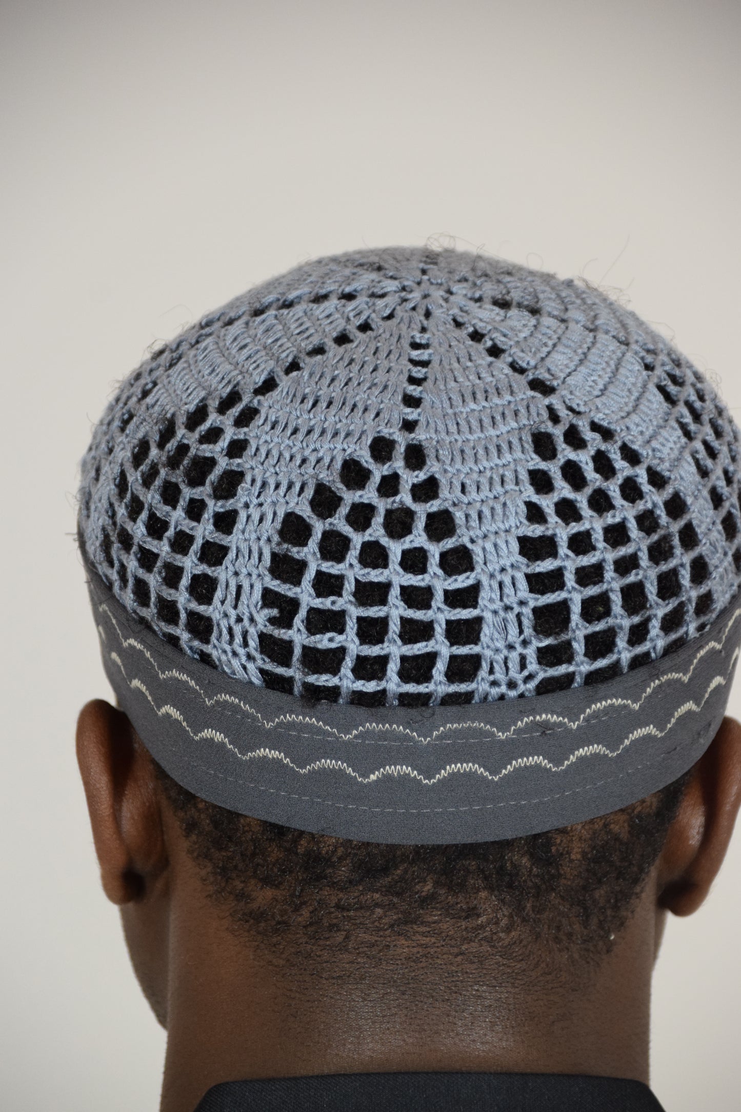 Kufi Egipcio Bordado Clásico – Azul claro y Gris