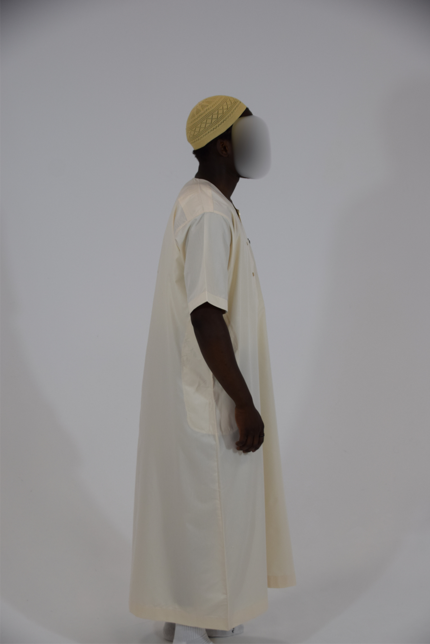Thobes Hannawi Manga Corta (Dorado claro)