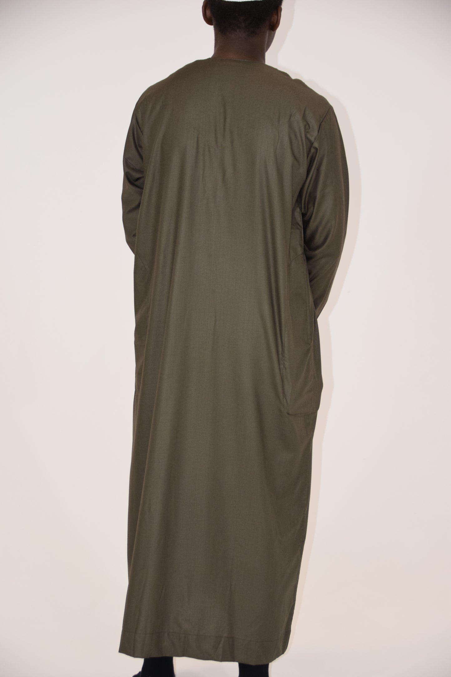 Thobe Emirati Hannawi (Verde oliva oscuro)