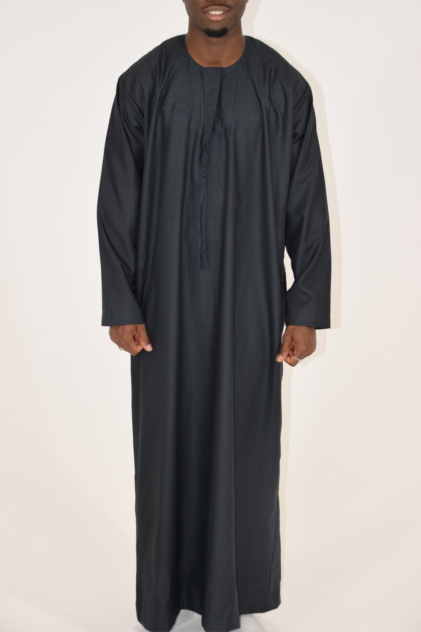 Thobe Emirati Hannawi (Azul muy oscuro)