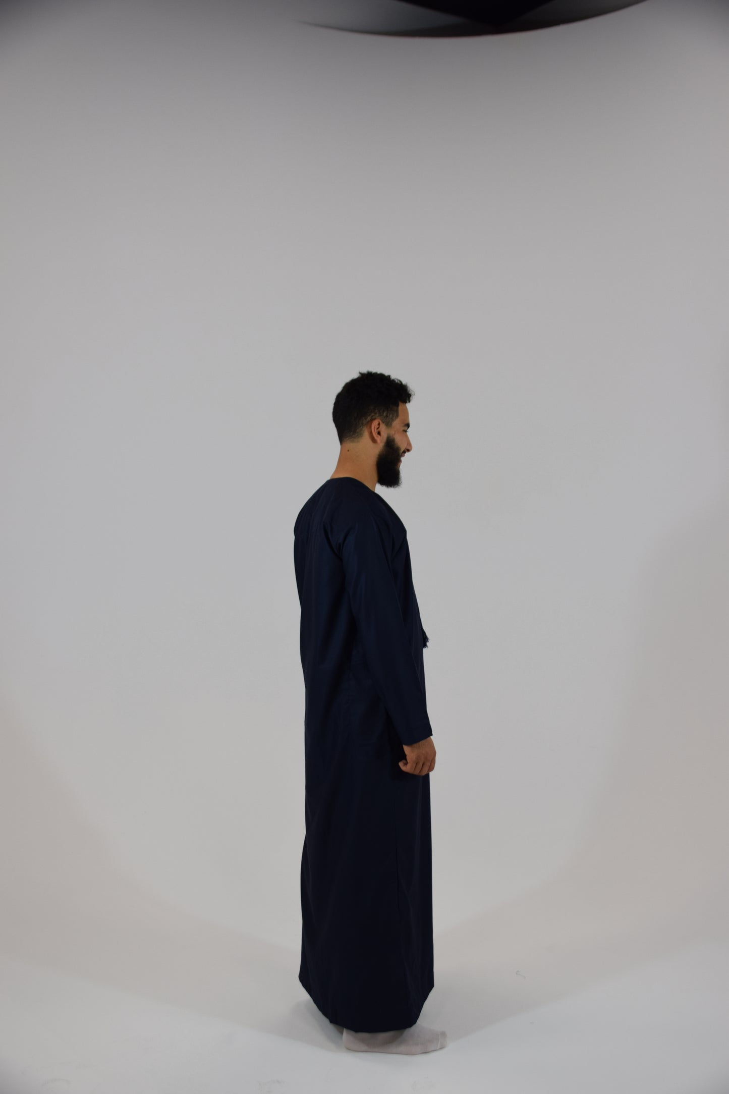 Thobe Emirati Hannawi (Azul marino oscuro)