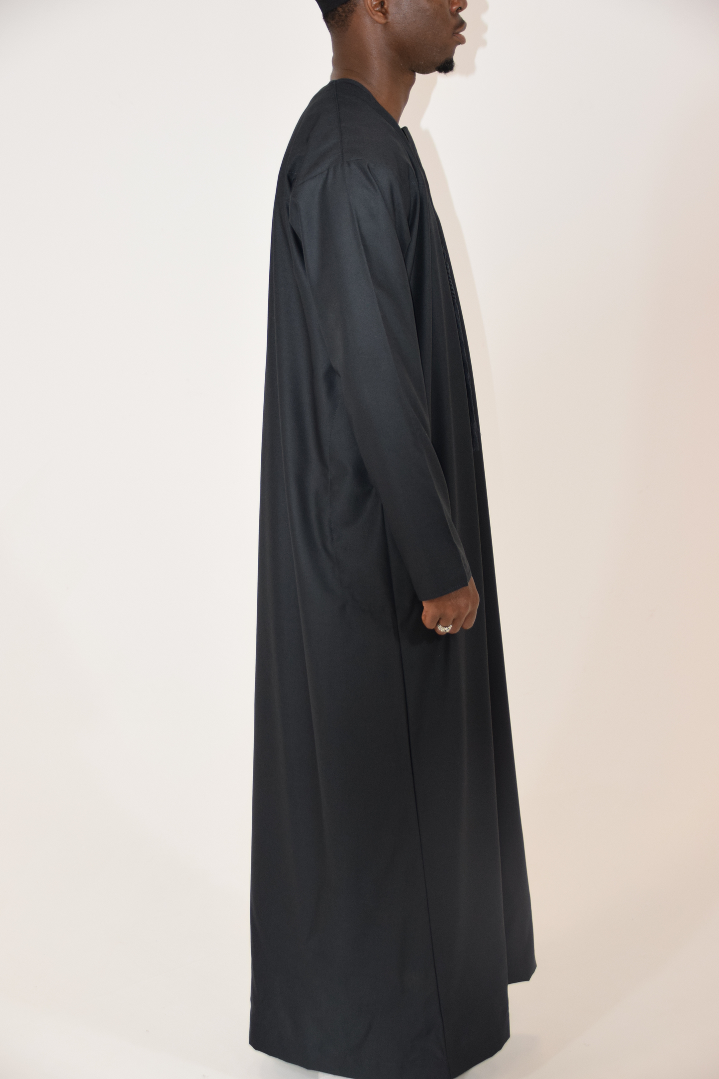 Thobe Emirati Hannawi (Azul muy oscuro)