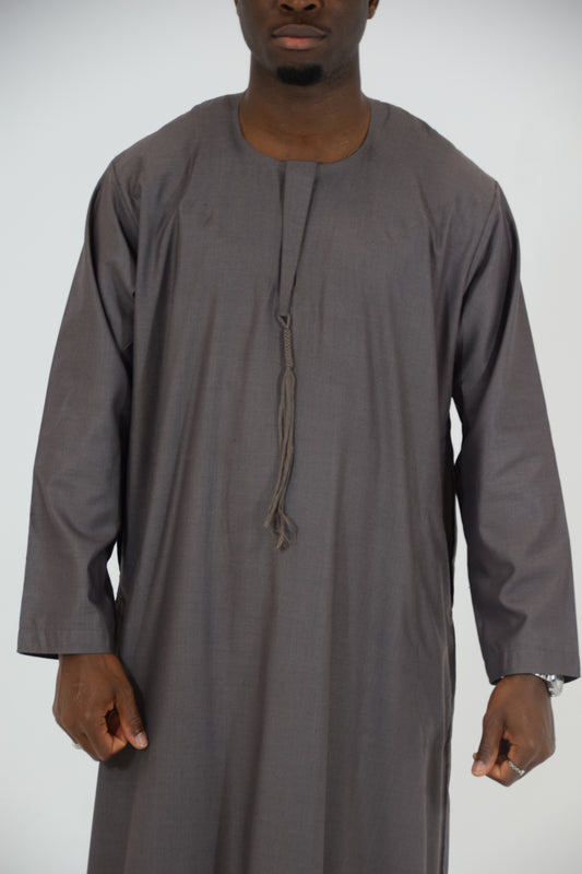 Thobe Emirati Hannawi (Gris oscuro)
