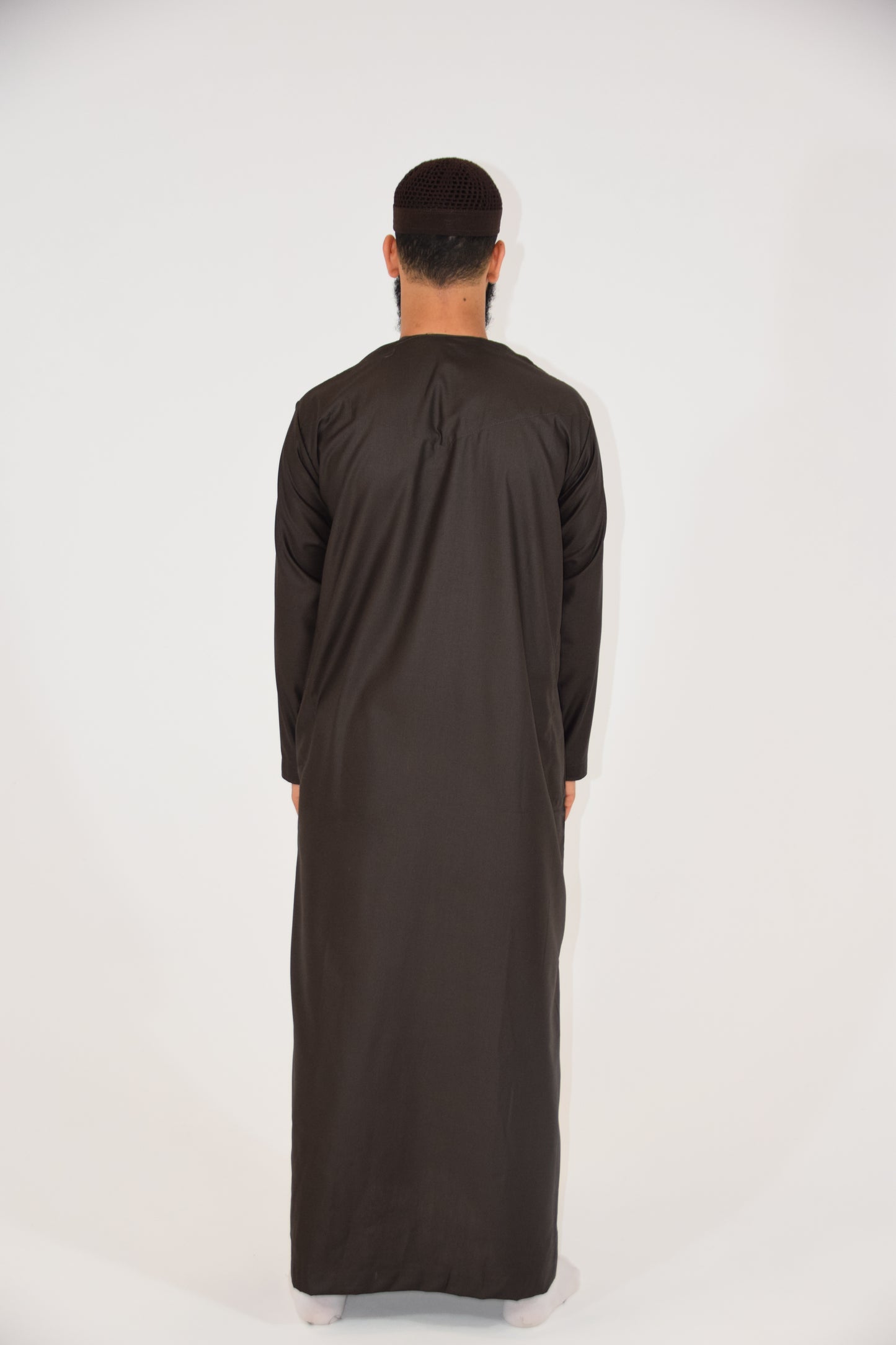 Thobe Emirati Hannawi (Marrón oscuro)