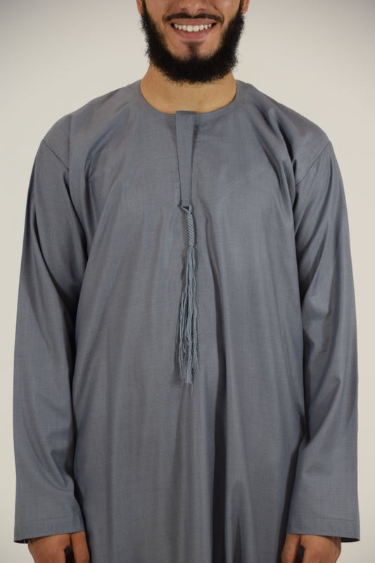 Thobe Emirati Hannawi (Gris azulado)