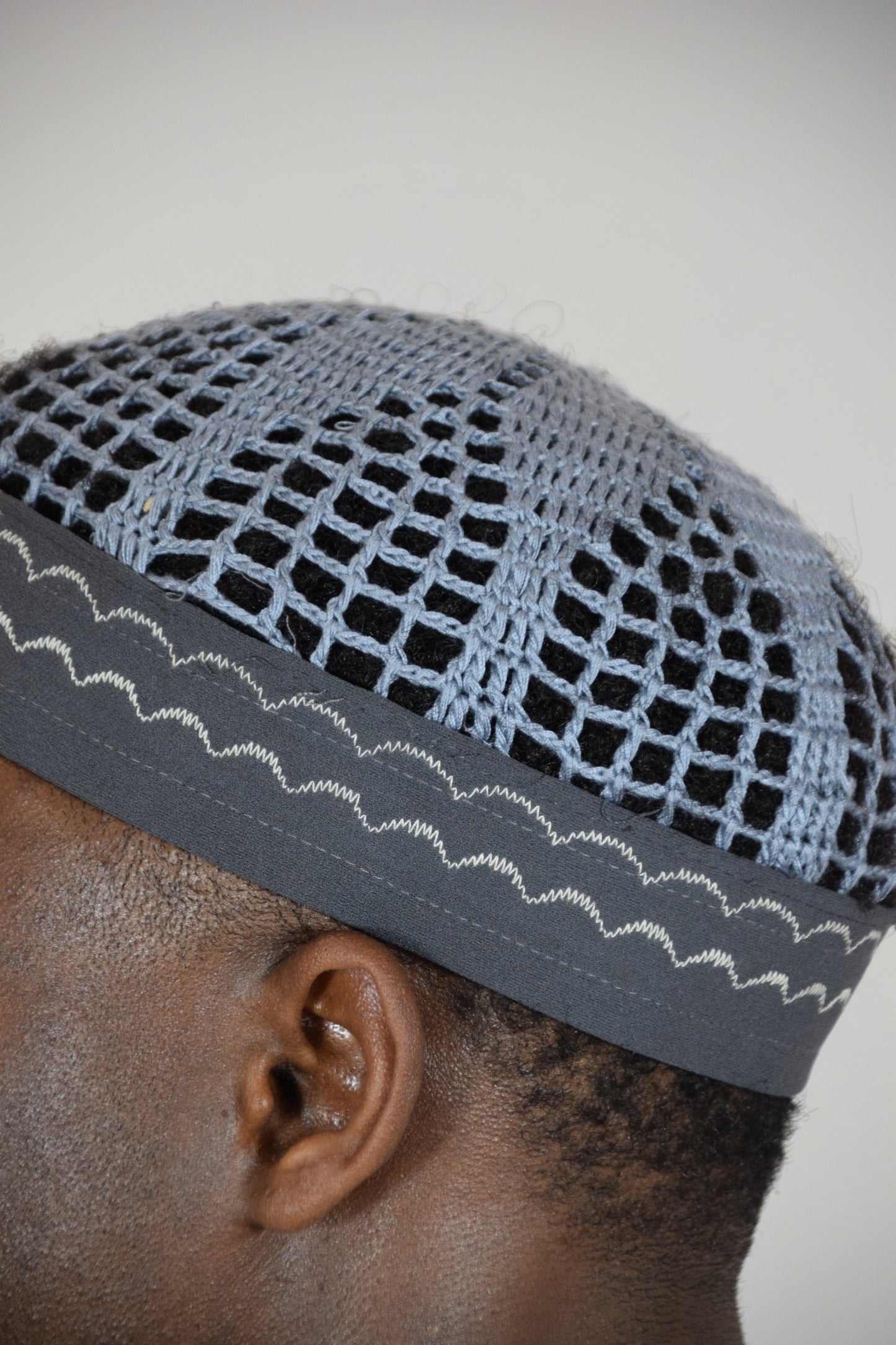 Kufi Egipcio Bordado Clásico – Azul claro y Gris