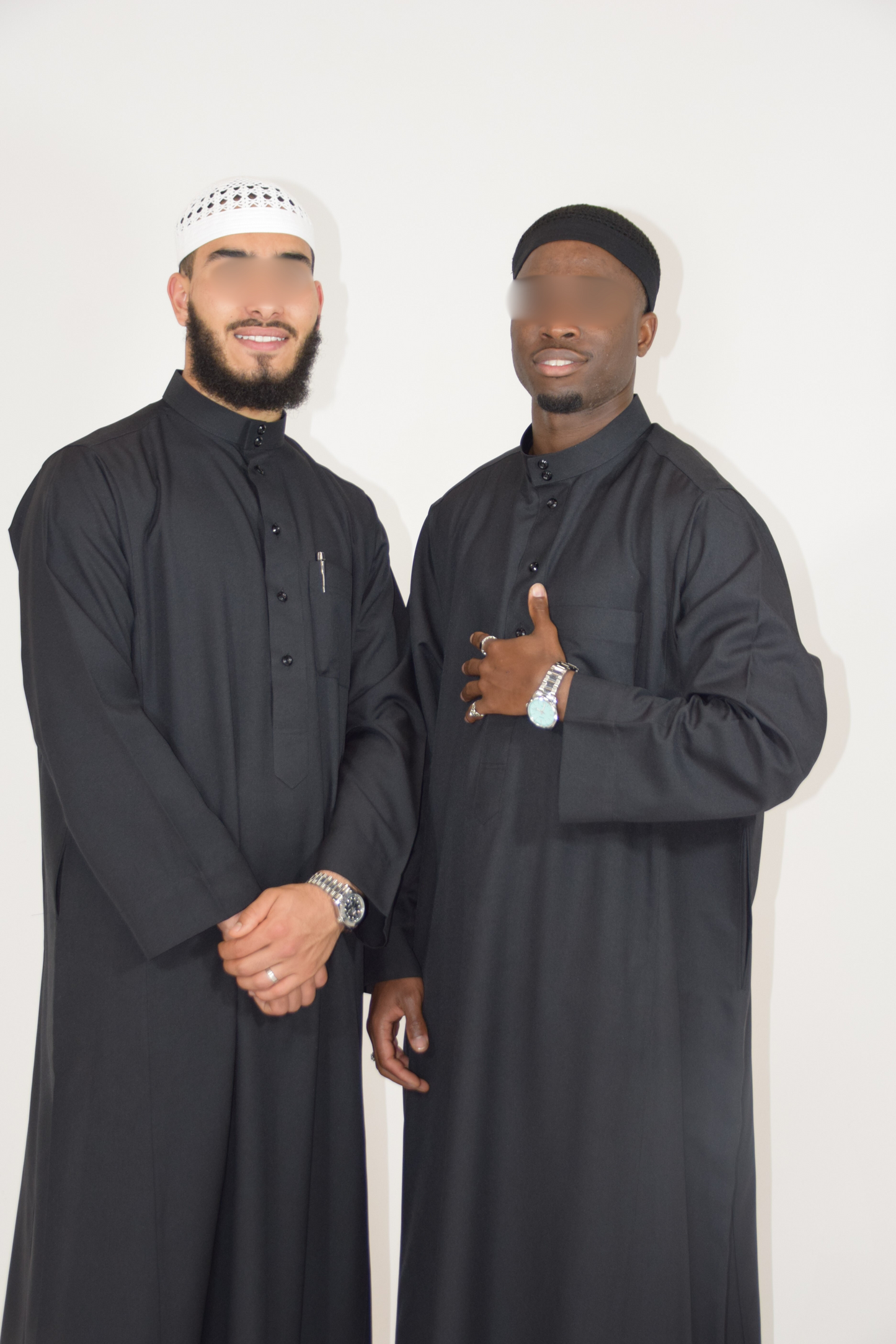 Thobe Haramain Negro – Sobriedad Clásica