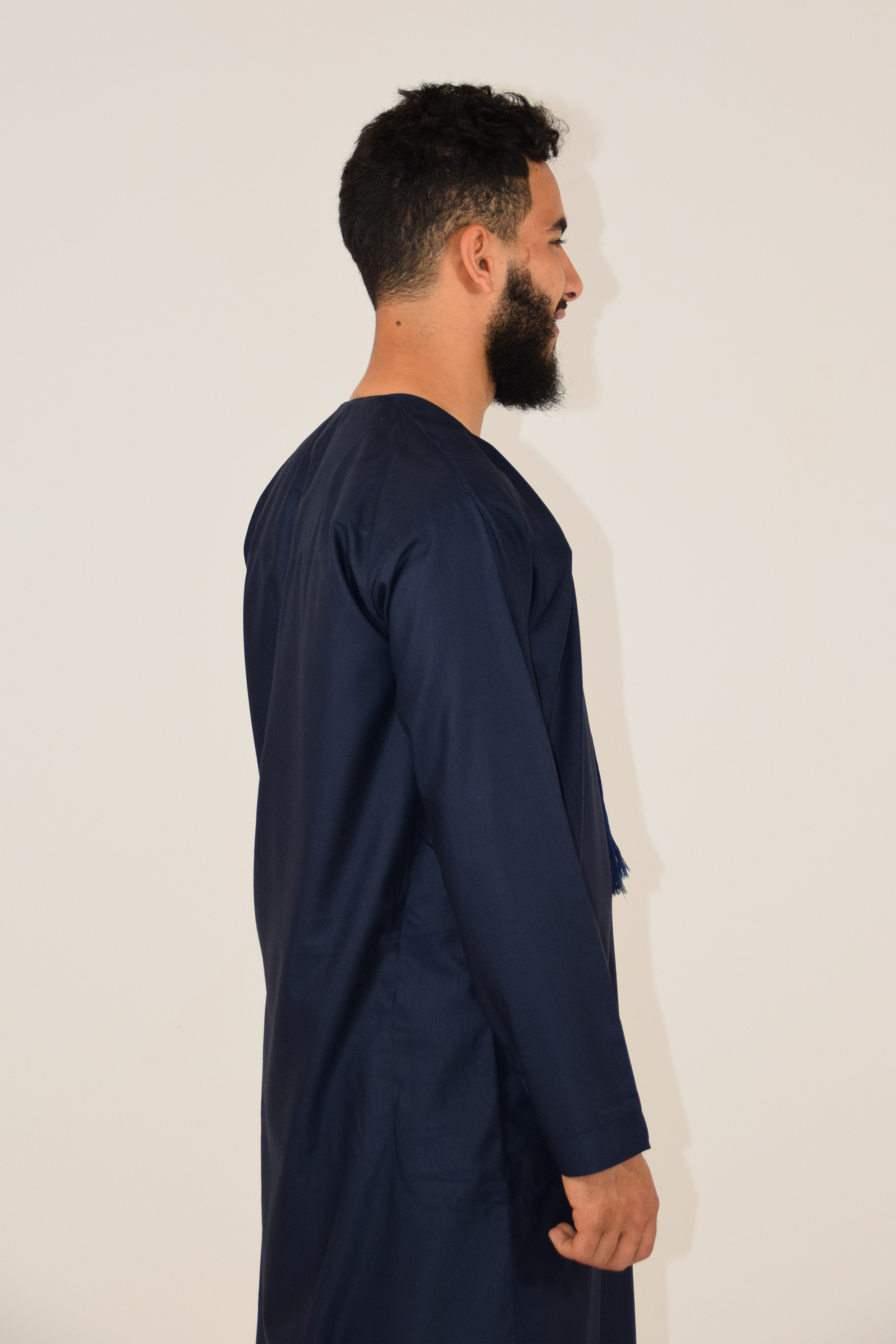 Thobe Emirati Hannawi (Azul marino oscuro)