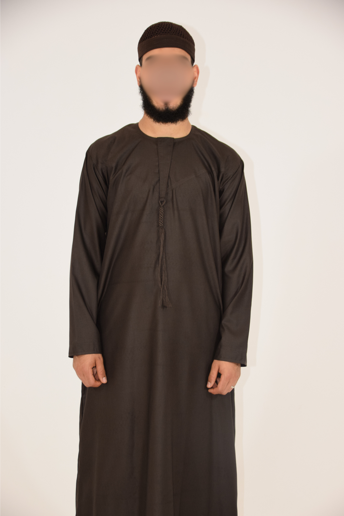 Thobe Emirati Hannawi (Marrón oscuro)