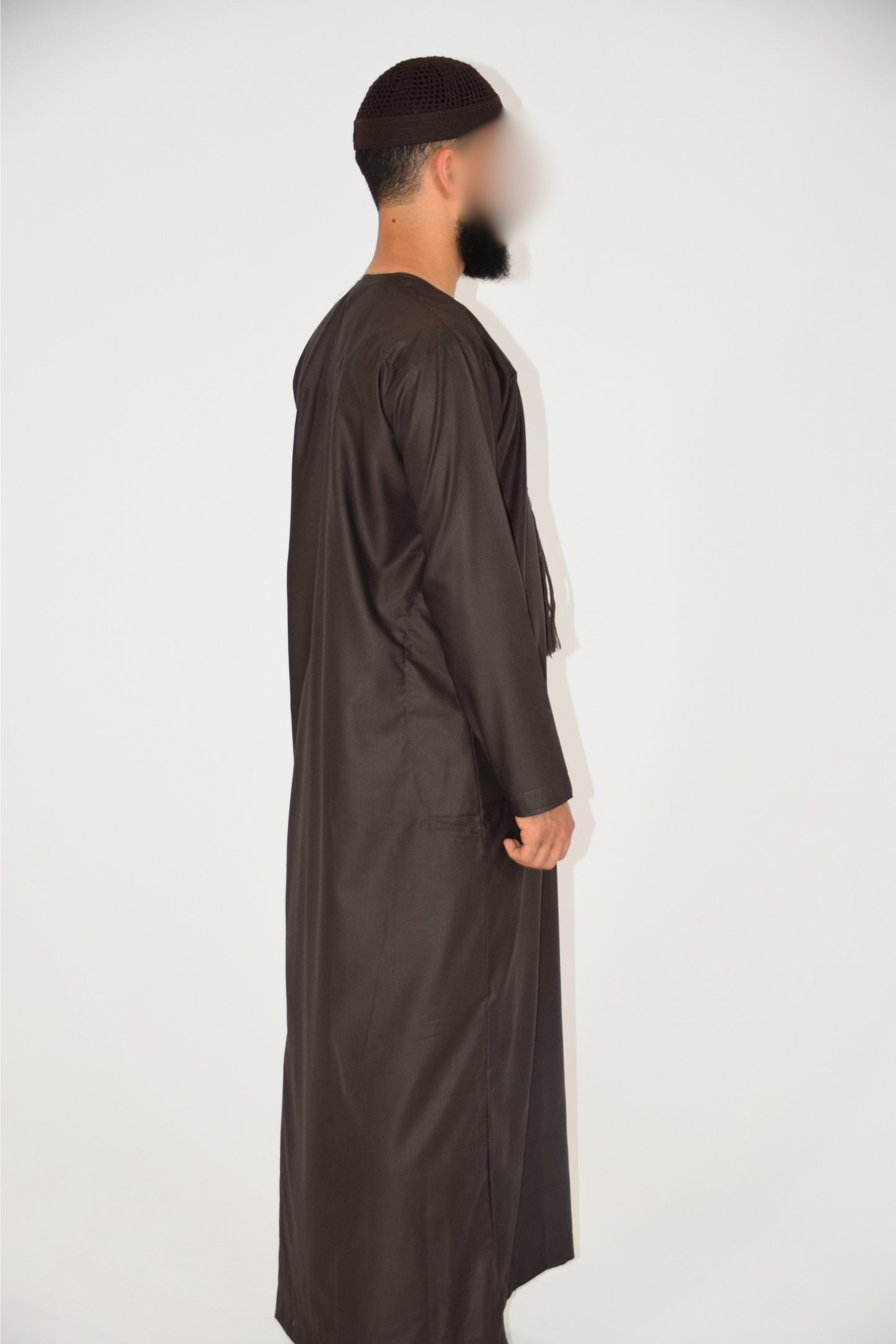 Thobe Emirati Hannawi (Marrón oscuro)