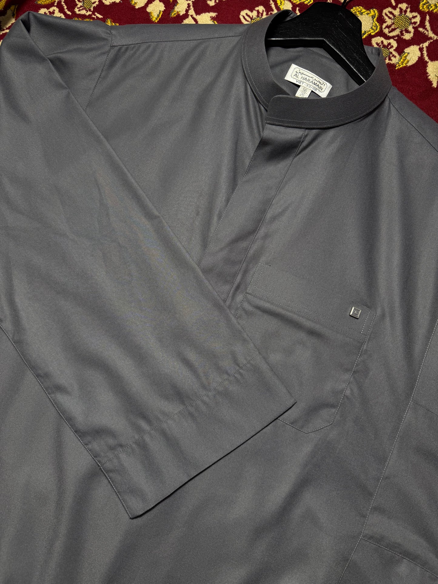 Thobe Al-Haramain Ihsan (Gris oscuro)