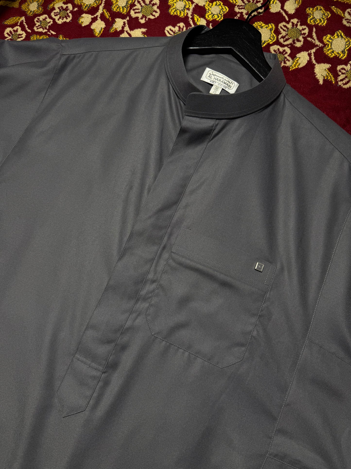Thobe Al-Haramain Ihsan (Gris oscuro)