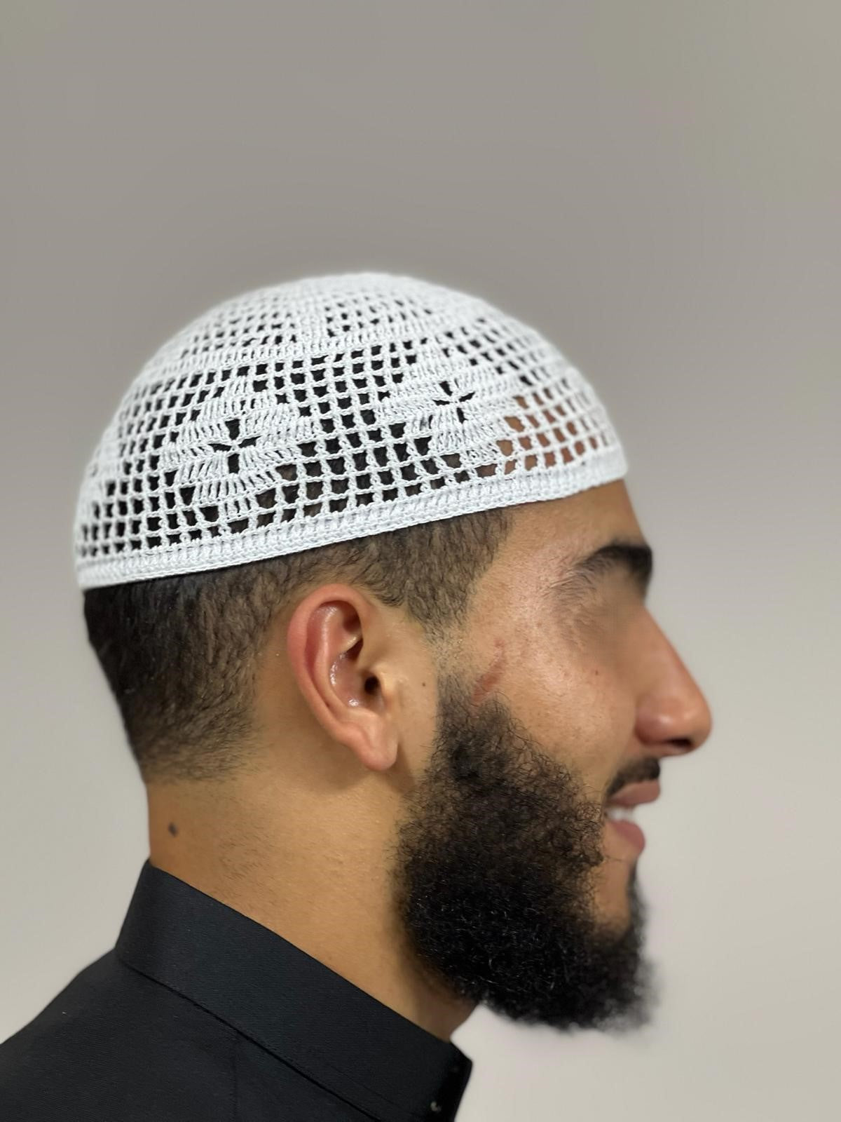 Kufi Abu Muatta - Versatilidad y Estilo Saudí